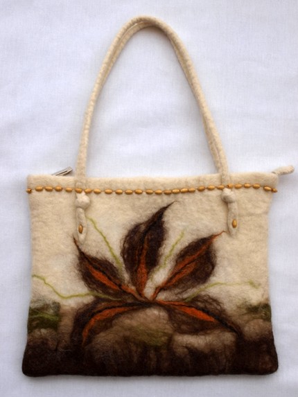 artmode Felt bag Coral Eva,flower,zipper, wooden beads by artmode