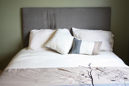 Hanging+pillow+headboard